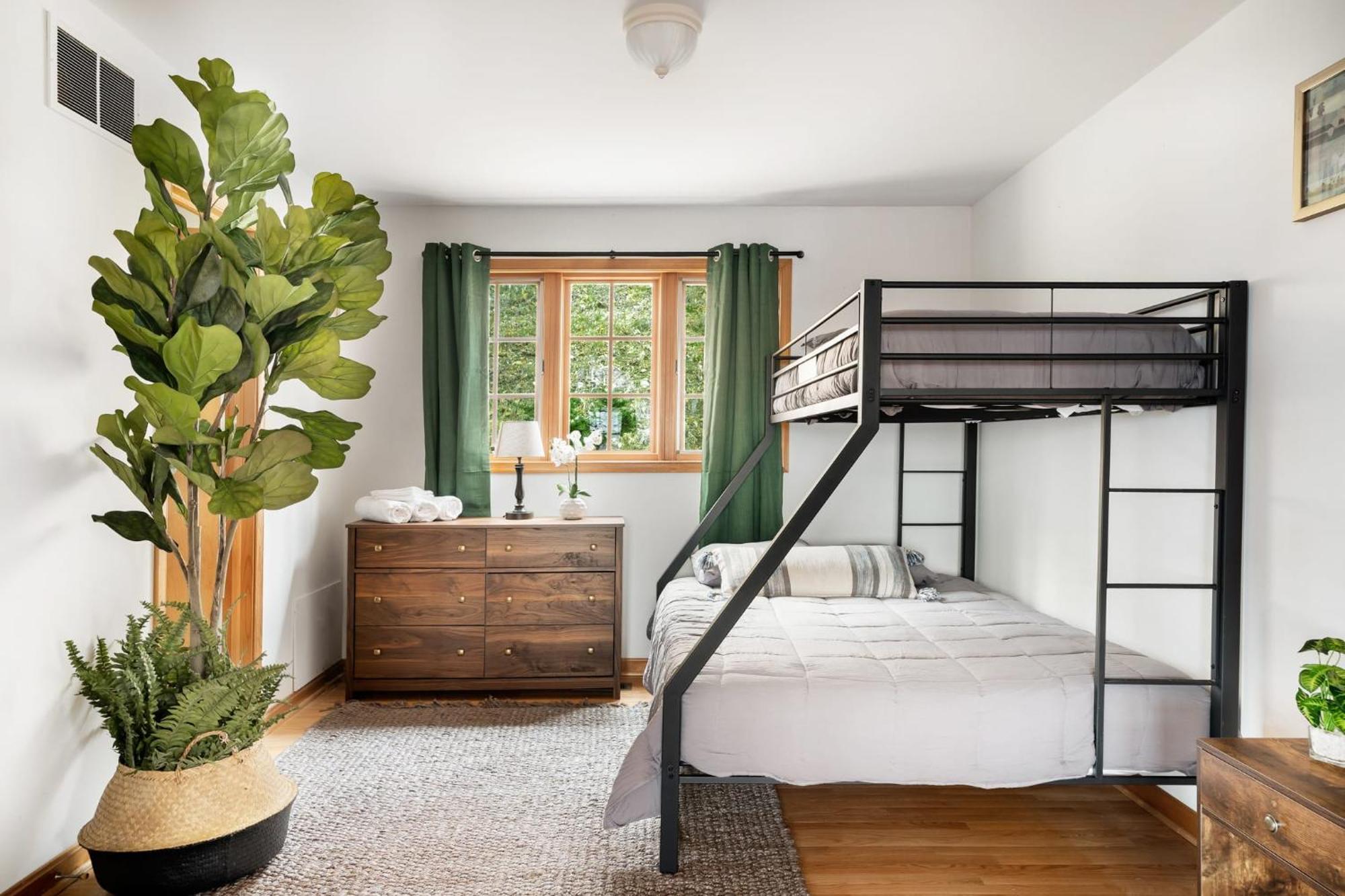 Modern Retreat W Hot Tub, Deck & Resort Amenities Berkeley Springs Kültér fotó
